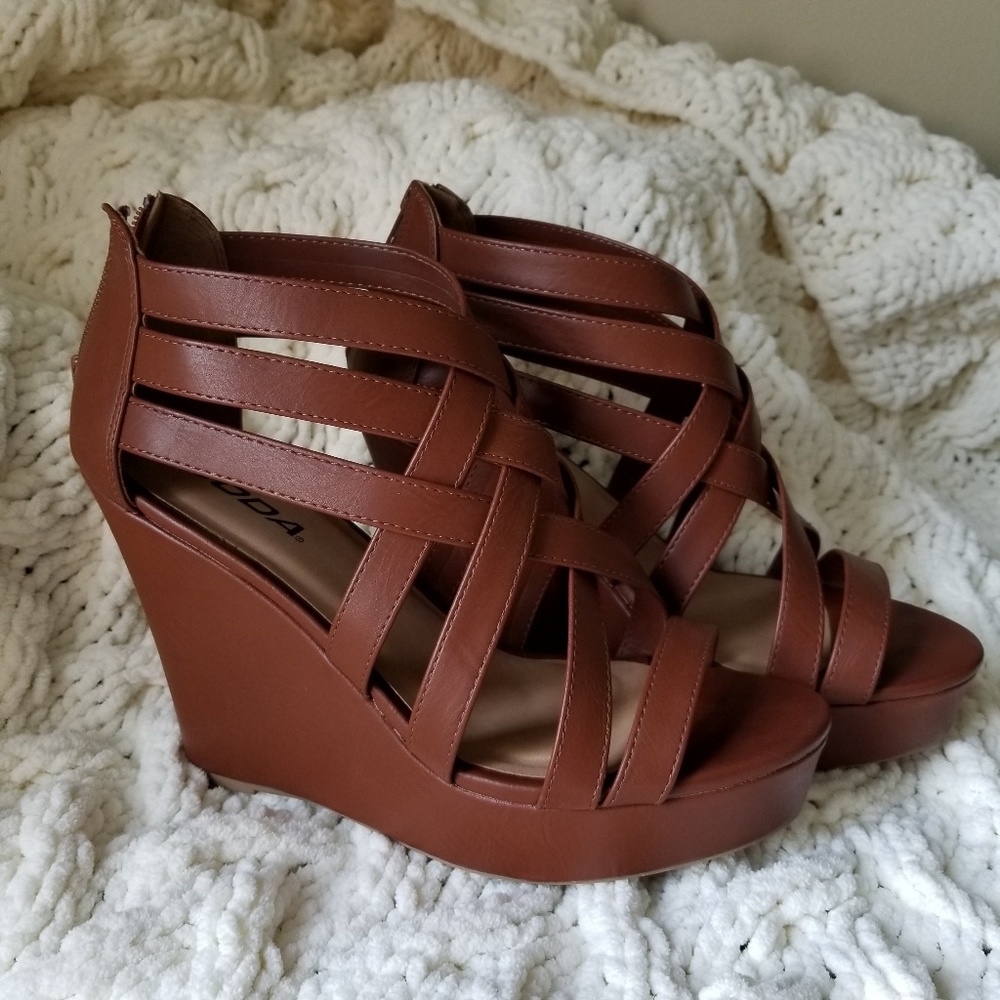 Like new Soda wedges **size runs large!**